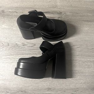 CARLY BLACK LEATHER SHOES